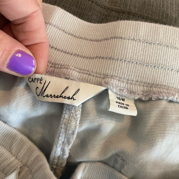 Caffe marrahis 16 woman’s super light grey capris - Picture 4 of 5